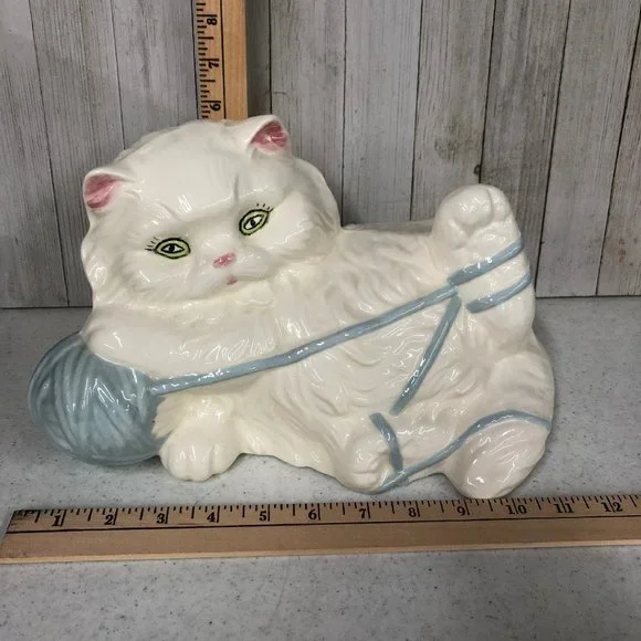 Big White Persian Kitty Cat Playing w/ Blue Yarn - Picture 11 of 11